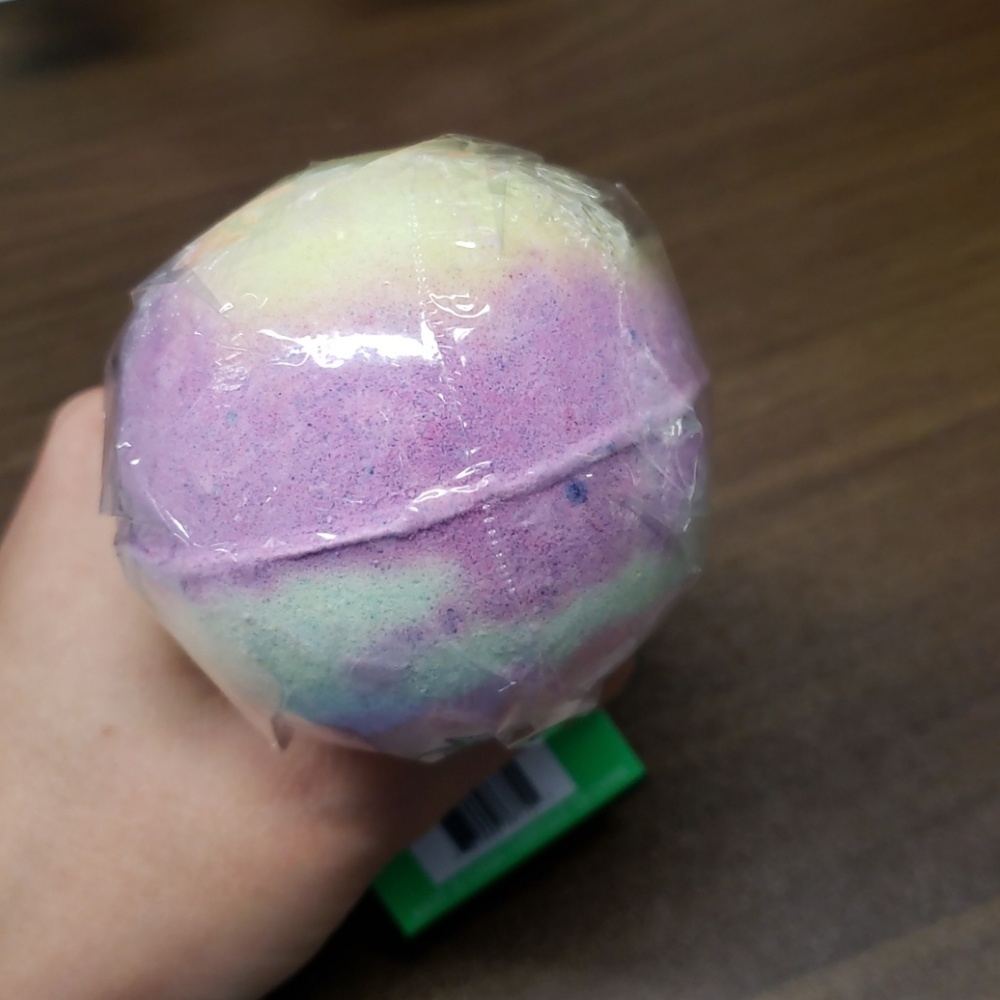 Citrus breeze bathbomb - Picture 3 of 3
